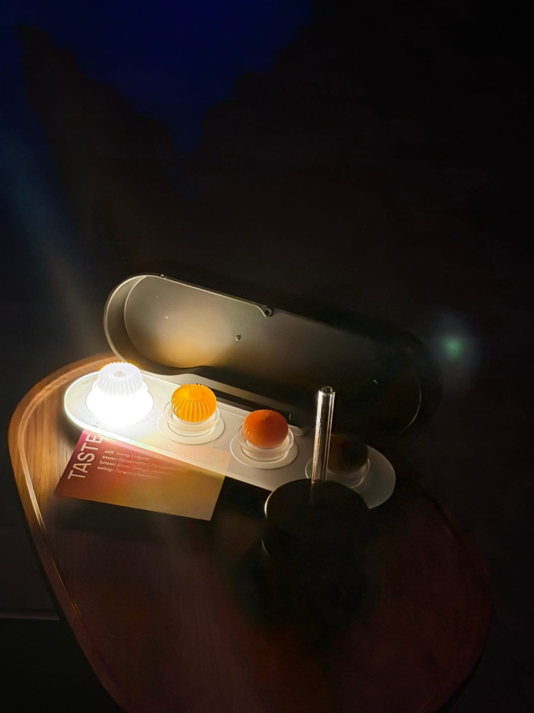 Dessert- und Menüdetail bei Eatrenalin in atmosphärischem Licht